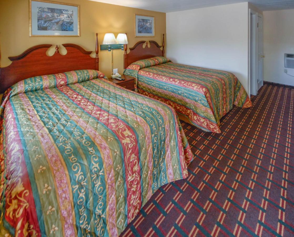 Budget Inn Уоткинс-Глен Экстерьер фото